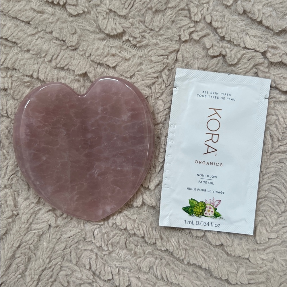 KORA Organics Rose Quartz Heart Facial Sculptor Pink Heart-Shaped Stone, New - Picture 13 of 16